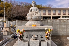 万霊塔と阿弥陀仏